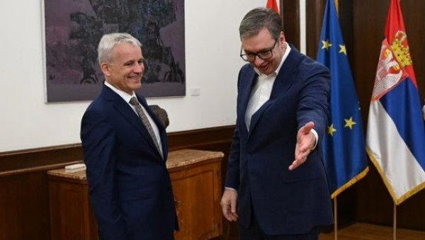 О ПРЕТЊАМА ОД ТЕРОРИЗМА И УТИЦАЈУ РАТНИХ СУКОБА: Огласио се председник Вучић након састанка са Беатом Јансом (ФОТО) О ПРЕТЊАМА ОД ТЕРОРИЗМА И УТИЦАЈУ РАТНИХ СУКОБА: Огласио се председник Вучић након састанка са Беатом Јансом (ФОТО)