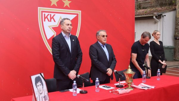 ЕМОТИВАН ОПРОШТАЈ: Одржана комеморација поводом смрти Драгана Капичића (ФОТО) ЕМОТИВАН ОПРОШТАЈ: Одржана комеморација поводом смрти Драгана Капичића (ФОТО)