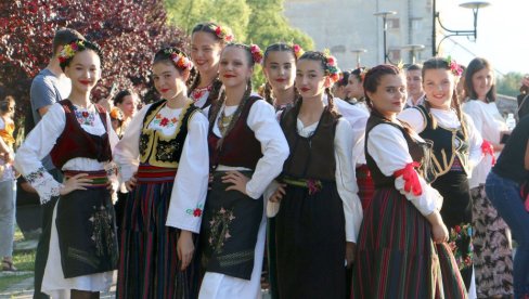 MANIFESTACIJA U TRI SELA: Za Miholjske susrete u Smederevu pola miliona dinara MANIFESTACIJA U TRI SELA: Za Miholjske susrete u Smederevu pola miliona dinara