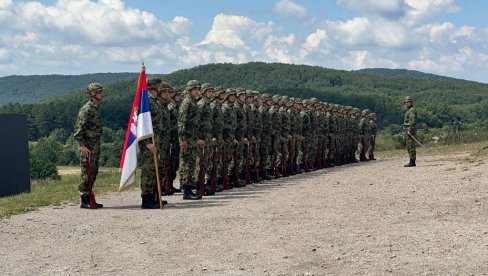 VATRENI UDAR: Vojnici Srbije spremni za doček predsednika Vučića (VIDEO) VATRENI UDAR: Vojnici Srbije spremni za doček predsednika Vučića (VIDEO)