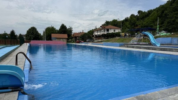 НА БАЗЕН БЕСПЛАТНО: Почела сезона купања у Сурдулици НА БАЗЕН БЕСПЛАТНО: Почела сезона купања у Сурдулици