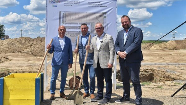 ВЕСИЋ ПОЛОЖИО КАМЕН ТЕМЕЉАЦ ЗА ИЗГРАДЊУ РИТЕЈЛ ПАРКА У ШИДУ: У Србији постоји активних више од 5.000 градилишта ВЕСИЋ ПОЛОЖИО КАМЕН ТЕМЕЉАЦ ЗА ИЗГРАДЊУ РИТЕЈЛ ПАРКА У ШИДУ: У Србији постоји активних више од 5.000 градилишта