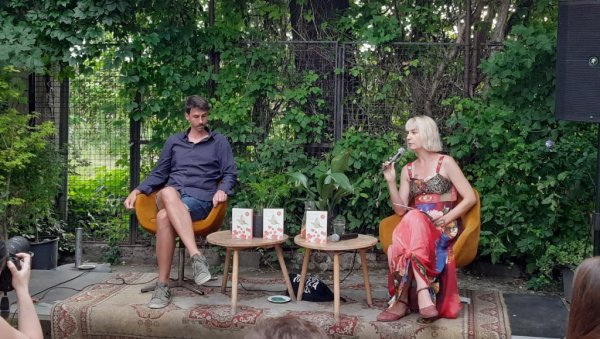 ДА НИЈЕ ИЗМИШЉЕН ЛИК, АНА БИ МИ БИЛА НАЈБОЉА ПРИЈАТЕЉИЦА: Са представљања романа Вила Фазанка Бојана Кривокапића у КЦ Граду ДА НИЈЕ ИЗМИШЉЕН ЛИК, АНА БИ МИ БИЛА НАЈБОЉА ПРИЈАТЕЉИЦА: Са представљања романа Вила Фазанка Бојана Кривокапића у КЦ Граду