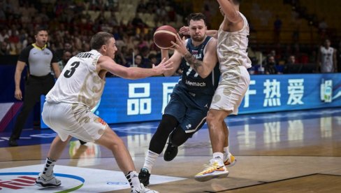 MAESTRALNI DONČIĆ ODVEO SLOVENIJU U POLUFINALE: Zmajčeki ostali u trci za plasman na Olimpijske igre MAESTRALNI DONČIĆ ODVEO SLOVENIJU U POLUFINALE: Zmajčeki ostali u trci za plasman na Olimpijske igre