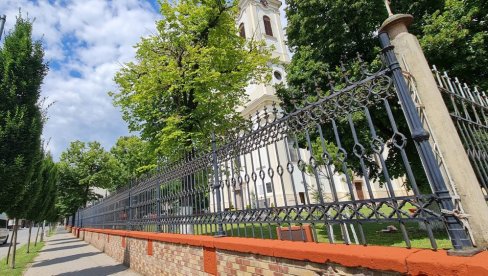 OBJEDINILI ČETIRI PRAZNIKA: Manifestacija Petrovdanski dani u opštini Srbobran i selu Nadalj OBJEDINILI ČETIRI PRAZNIKA: Manifestacija Petrovdanski dani u opštini Srbobran i selu Nadalj