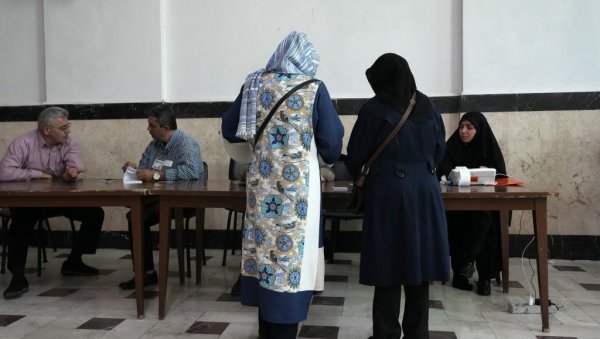 БИРА СЕ НАСЛЕДНИК РАИСИЈА: У Ирану данас други круг председничких избора БИРА СЕ НАСЛЕДНИК РАИСИЈА: У Ирану данас други круг председничких избора
