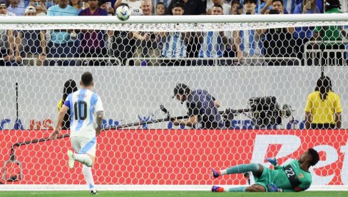 LEO, PA NE TAKO! Mesi se propisno obrukao, srećom po Argentinu, ima baš ludog golmana LEO, PA NE TAKO! Mesi se propisno obrukao, srećom po Argentinu, ima baš ludog golmana