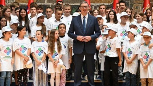 ХВАЛА ЗА СВАКИ ОСМЕХ И СВУ РАДОСТ КОЈУ СТЕ ДОНЕЛИ: Вучић се огласио након пријема деце српске националности из региона и дијаспоре (ФОТО) ХВАЛА ЗА СВАКИ ОСМЕХ И СВУ РАДОСТ КОЈУ СТЕ ДОНЕЛИ: Вучић се огласио након пријема деце српске националности из региона и дијаспоре (ФОТО)