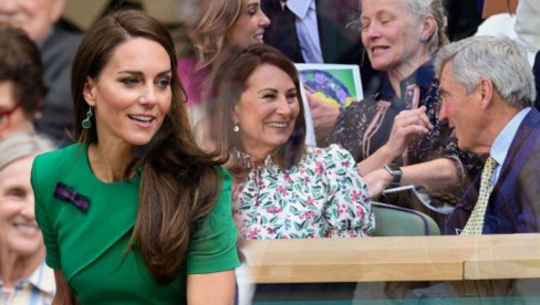 RODITELJI KEJT MIDLTON NA VIMBLDONU: Svi se nadaju dolasku princeze (FOTO) RODITELJI KEJT MIDLTON NA VIMBLDONU: Svi se nadaju dolasku princeze (FOTO)