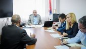 ЛОНЧАР РАЗГОВАРАО СА ГРАЂАНИМА: Здравље је заједничко питање свих нас ЛОНЧАР РАЗГОВАРАО СА ГРАЂАНИМА: Здравље је заједничко питање свих нас