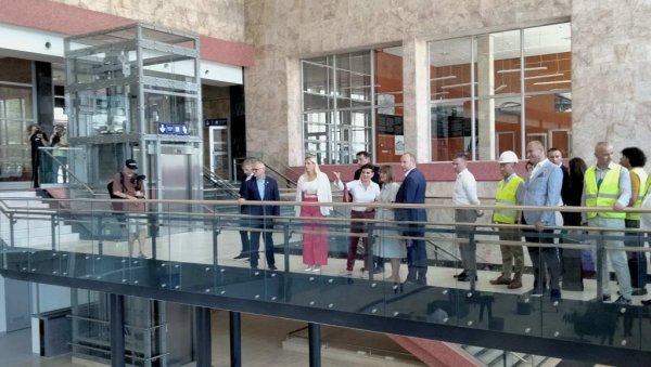 било ПРЕ ПРЕДВИЂЕНОГ РОКА, ПУШТЕНА У РАД КОМПЛЕТНО ОБНОВЉЕНА ЖЕЛЕЗНИЧКА СТАНИЦА У НОВОМ САДУ Неимари бржи од возног реда било ПРЕ ПРЕДВИЂЕНОГ РОКА, ПУШТЕНА У РАД КОМПЛЕТНО ОБНОВЉЕНА ЖЕЛЕЗНИЧКА СТАНИЦА У НОВОМ САДУ Неимари бржи од возног реда