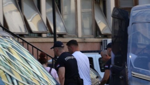 “NOVOSTI“ SAZNAJU, PODIGNUT OPTUŽNI PREDLOG PROTIV KIK-BOKSERA: Nenadu Pagonisu ukinut kućni pritvor, zabranjeno mu da prilazi žrtvi “NOVOSTI“ SAZNAJU, PODIGNUT OPTUŽNI PREDLOG PROTIV KIK-BOKSERA: Nenadu Pagonisu ukinut kućni pritvor, zabranjeno mu da prilazi žrtvi