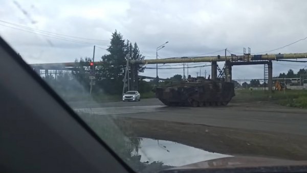 ПОЈАВИЛО СЕ НОВИ ТЕШКИ БВП: Русија развила борбено возило посебно прилагођено рату у Украјини (ВИДЕО) ПОЈАВИЛО СЕ НОВИ ТЕШКИ БВП: Русија развила борбено возило посебно прилагођено рату у Украјини (ВИДЕО)
