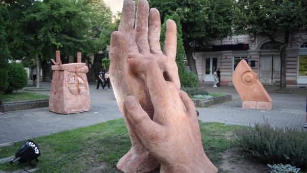 МЕСЕЦ ДАНА У ЗНАКУ ВАЈАРСТВА: У Кикинди отворен 43. интернационални симпозијум скулптуре „Терра“ (Фото) МЕСЕЦ ДАНА У ЗНАКУ ВАЈАРСТВА: У Кикинди отворен 43. интернационални симпозијум скулптуре „Терра“ (Фото)