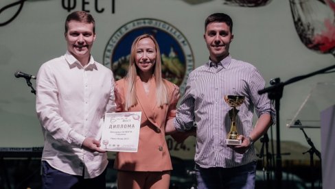 VINO IZ GUDURICE NAJBOLJE: Proglašeni pobednici ovogodišnjeg „Vinofesta“ u Vršcu VINO IZ GUDURICE NAJBOLJE: Proglašeni pobednici ovogodišnjeg „Vinofesta“ u Vršcu