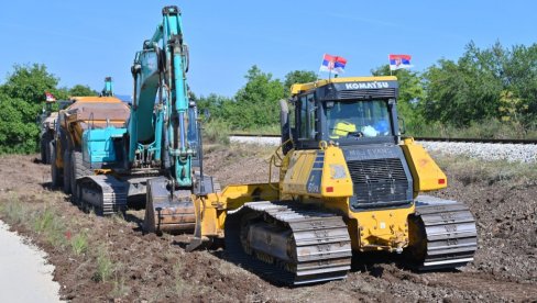 МАШИНЕ ПУШТЕНЕ У РАД: Озваничен почетак изградње обилазнице око Ниша (ВИДЕО) МАШИНЕ ПУШТЕНЕ У РАД: Озваничен почетак изградње обилазнице око Ниша (ВИДЕО)