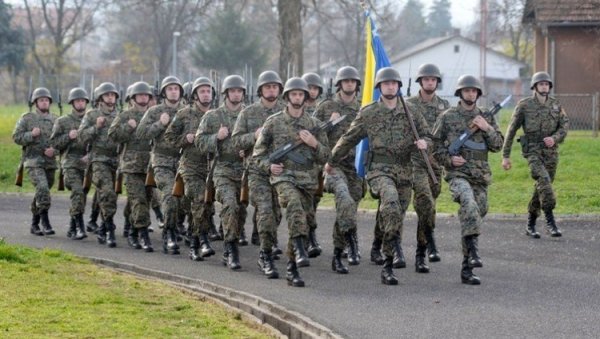 ХЕЛЕЗУ СМЕНА – ПЕНИЦИЛИН: Оштре реакције из српске на ратнохушкачке изјаве министра одбране БиХ ХЕЛЕЗУ СМЕНА – ПЕНИЦИЛИН: Оштре реакције из српске на ратнохушкачке изјаве министра одбране БиХ