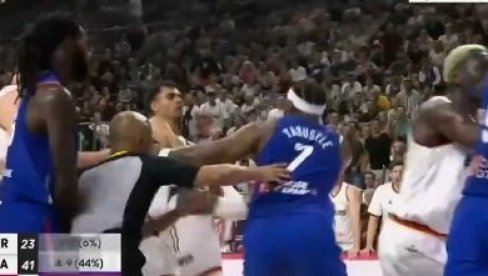 HAOS NA KOŠARKAŠKOJ UTAKMICI: Duel Francuska - Nemačka obeležio incident na terenu (VIDEO) HAOS NA KOŠARKAŠKOJ UTAKMICI: Duel Francuska - Nemačka obeležio incident na terenu (VIDEO)