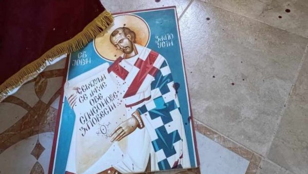 ОСКРНАВЉЕНА СРПСКА ЦРКВА НА БАНИЈИ: Вандали оштетили инвентар, разибли стакла на иконма,а па побегли (ФОТО) ОСКРНАВЉЕНА СРПСКА ЦРКВА НА БАНИЈИ: Вандали оштетили инвентар, разибли стакла на иконма,а па побегли (ФОТО)