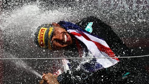 SUMNJAO SAM DA SAM DOBAR VOZAČ: Hamilton emotivan posle pobede SUMNJAO SAM DA SAM DOBAR VOZAČ: Hamilton emotivan posle pobede