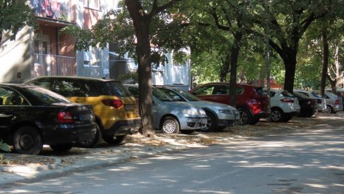ORGANIZOVANO PARKIRANJE U PETROVARADINU TOKOM EGZITA: Na tri lokacije obezbeđeno 200 parking mesta ORGANIZOVANO PARKIRANJE U PETROVARADINU TOKOM EGZITA: Na tri lokacije obezbeđeno 200 parking mesta