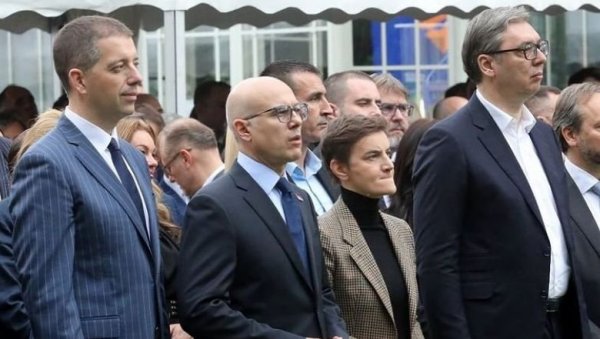 МИР У РЕГИОНУ, КОСОВО И СРБИ НИСУ ЗА ФИОКУ: Србија покренула дипломатску офанзиву да би наши кључни интереси остали у фокусу света МИР У РЕГИОНУ, КОСОВО И СРБИ НИСУ ЗА ФИОКУ: Србија покренула дипломатску офанзиву да би наши кључни интереси остали у фокусу света