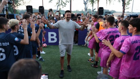 ALEKSANDAR MITROVIĆ U RODNOM SMEDEREVU OTVORIO TEREN KOJI NOSI NJEGOVO IME: Treći teren u akciji Fondacije Mozzart ALEKSANDAR MITROVIĆ U RODNOM SMEDEREVU OTVORIO TEREN KOJI NOSI NJEGOVO IME: Treći teren u akciji Fondacije Mozzart