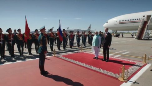 MOSKVA DOČEKALA INDIJSKOG PREMIJERA: Uz sve počasti! Vojni orkestar dočekao Modija (VIDEO) MOSKVA DOČEKALA INDIJSKOG PREMIJERA: Uz sve počasti! Vojni orkestar dočekao Modija (VIDEO)