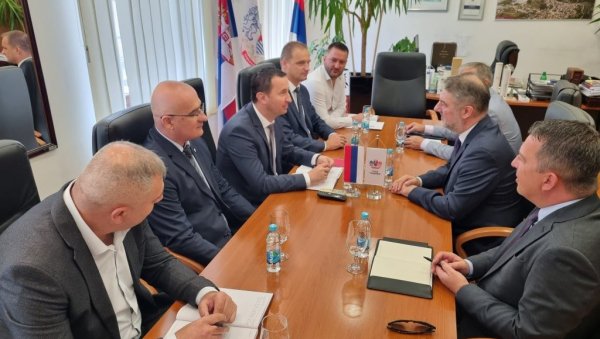 МИНИСТАР ЗДРАВЉА СРПСКЕ У ПОСЕТИ ТРЕБИЊУ: Бољи услови лечења МИНИСТАР ЗДРАВЉА СРПСКЕ У ПОСЕТИ ТРЕБИЊУ: Бољи услови лечења