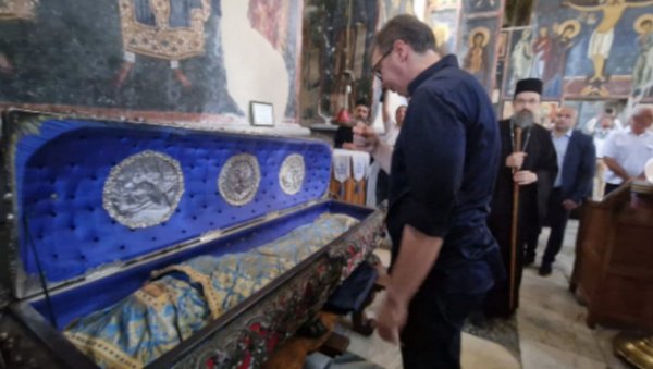 ВУЧИЋ ПРЕД МОШТИМА СВЕТОГ СИМЕОНА: Студеница је посебно место, на којем се преплићу наша прошлост и будућност (ФОТО) ВУЧИЋ ПРЕД МОШТИМА СВЕТОГ СИМЕОНА: Студеница је посебно место, на којем се преплићу наша прошлост и будућност (ФОТО)