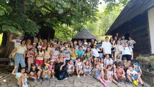 ЛЕТО У ЗАВИЧАЈУ У ТРШИЋУ: Радионице за српску децу из иностранства ЛЕТО У ЗАВИЧАЈУ У ТРШИЋУ: Радионице за српску децу из иностранства