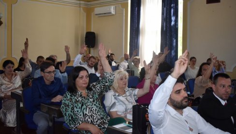 БУЏЕТ КИКИНДЕ ДОГОДИНЕ ОКО 3,7 МИЛИЈАРДИ: Трећина суме из градске касе одлази на плате БУЏЕТ КИКИНДЕ ДОГОДИНЕ ОКО 3,7 МИЛИЈАРДИ: Трећина суме из градске касе одлази на плате
