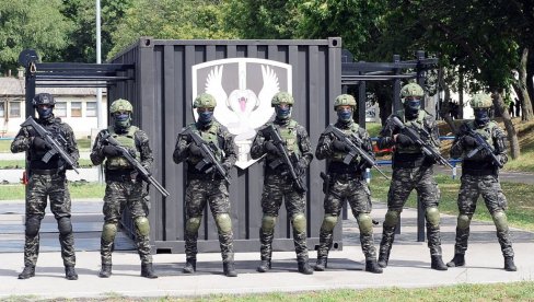 SRBIJA MEĐU NAJBOLJIMA: Uspešan nastup Kobri na međunarodnom takmičenju specijalnih jedinica SRBIJA MEĐU NAJBOLJIMA: Uspešan nastup Kobri na međunarodnom takmičenju specijalnih jedinica