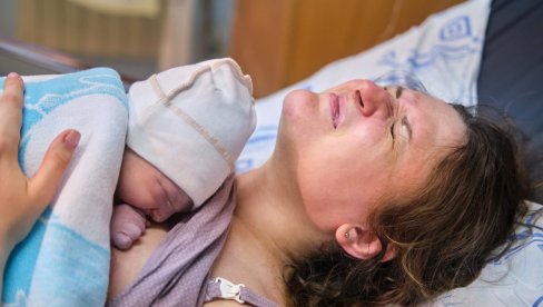 KADA STRAH PREVLADA RADOST: Može li normalan porođaj biti trauma za ženu KADA STRAH PREVLADA RADOST: Može li normalan porođaj biti trauma za ženu