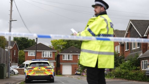 KRVAVI PIR U VELIKOJ BRITANIJI: Desetoro ljudi izbodeno nožem u vozu, uhapšene dve osobe KRVAVI PIR U VELIKOJ BRITANIJI: Desetoro ljudi izbodeno nožem u vozu, uhapšene dve osobe