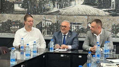 NA DNEVNOM REDU TEME IZ NADLEŽNOSTI AGENCIJE: Damnjanović se sastao sa gradonačelnikom Kragujevca i predsednicima više opština NA DNEVNOM REDU TEME IZ NADLEŽNOSTI AGENCIJE: Damnjanović se sastao sa gradonačelnikom Kragujevca i predsednicima više opština