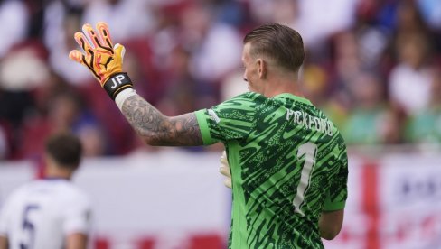 GOLMAN ENGLESKE REPREZENTACIJE IMA ČUDNU SUDBINU: Promena prezimena mu spasila život GOLMAN ENGLESKE REPREZENTACIJE IMA ČUDNU SUDBINU: Promena prezimena mu spasila život