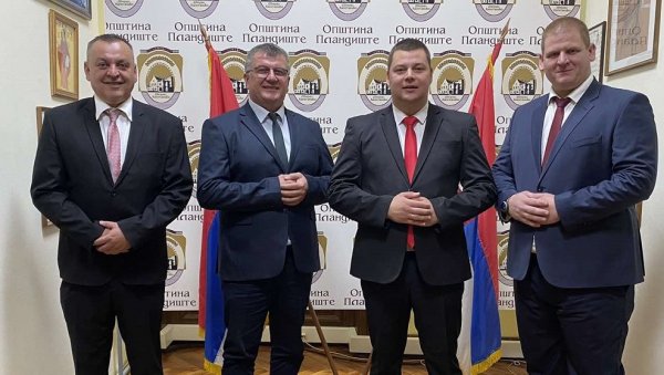 РЕПАЦ ПОНОВО НА ЧЕЛУ ПЛАНДИШТА: Трећи мандат кадру СНС, изабрани и чланови већа РЕПАЦ ПОНОВО НА ЧЕЛУ ПЛАНДИШТА: Трећи мандат кадру СНС, изабрани и чланови већа