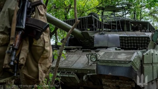 УКРАЈИНЦИ ЗАРОБИЛИ НАЈМОДРЕНИЈИ РУСКИ ТЕНК: Т-90 Порив остао исправан на бојишту УКРАЈИНЦИ ЗАРОБИЛИ НАЈМОДРЕНИЈИ РУСКИ ТЕНК: Т-90 Порив остао исправан на бојишту