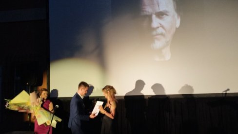SPECIJALNI ERNEST ZA LAUŠEVIĆA: U Somboru počeo šesti Somborski filmski festival SPECIJALNI ERNEST ZA LAUŠEVIĆA: U Somboru počeo šesti Somborski filmski festival