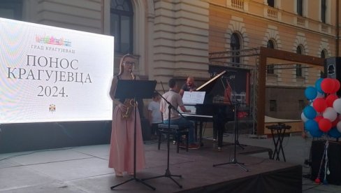KRAGUJEVAC AFIRMIŠE NAJBOLJE UČENIKE: Diplomu Ponos Kragujevca ove godine dobilo je 354 učenika KRAGUJEVAC AFIRMIŠE NAJBOLJE UČENIKE: Diplomu Ponos Kragujevca ove godine dobilo je 354 učenika