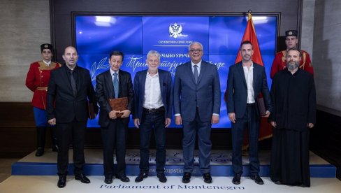 KOPRIVICA LAUREAT ZA ŽIVOTNO DELO: Mandić uručio Trinaestojulske nagrade na Cetinju, godišnja priznanja Raduloviću, Sekuliću i Marojeviću KOPRIVICA LAUREAT ZA ŽIVOTNO DELO: Mandić uručio Trinaestojulske nagrade na Cetinju, godišnja priznanja Raduloviću, Sekuliću i Marojeviću