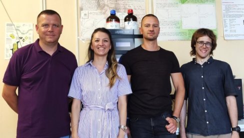 NAGRADA ZA TROJE PROFESORA HEMIJSKOG FAKULTETA: Dodeljeno priznanje Veselin Lučić za najbolje naučno ostvarenje nastavnika NAGRADA ZA TROJE PROFESORA HEMIJSKOG FAKULTETA: Dodeljeno priznanje Veselin Lučić za najbolje naučno ostvarenje nastavnika