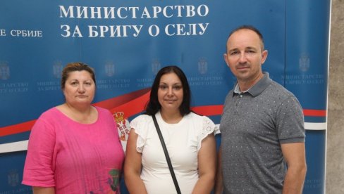 PARAĆINU JOŠ JEDNA KUĆA: Po konkursu Ministarstva za brigu o selu PARAĆINU JOŠ JEDNA KUĆA: Po konkursu Ministarstva za brigu o selu