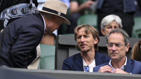 MODRIĆ ORGIJAO SA SNAHOM USTAŠKOG GENERALA! Optužen za klanje Srba, bio desna ruka Franje Tuđmana, pa postao najbogatiji Hrvat MODRIĆ ORGIJAO SA SNAHOM USTAŠKOG GENERALA! Optužen za klanje Srba, bio desna ruka Franje Tuđmana, pa postao najbogatiji Hrvat