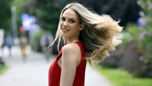 NA TERENU, PRE NEGO U STUDIJU: Jovana Guzijan o Evropskom prvenstvu u fudbalu, serijalu Najlepše pećine Srbije, sportskoj strasti... NA TERENU, PRE NEGO U STUDIJU: Jovana Guzijan o Evropskom prvenstvu u fudbalu, serijalu Najlepše pećine Srbije, sportskoj strasti...