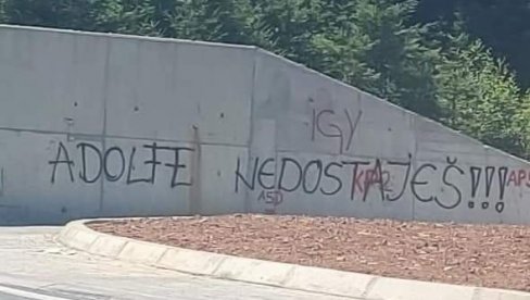 NEDOSTAJE IM ADOLF! Nečuven izliv antisemizizma u Rožajama (FOTO) NEDOSTAJE IM ADOLF! Nečuven izliv antisemizizma u Rožajama (FOTO)