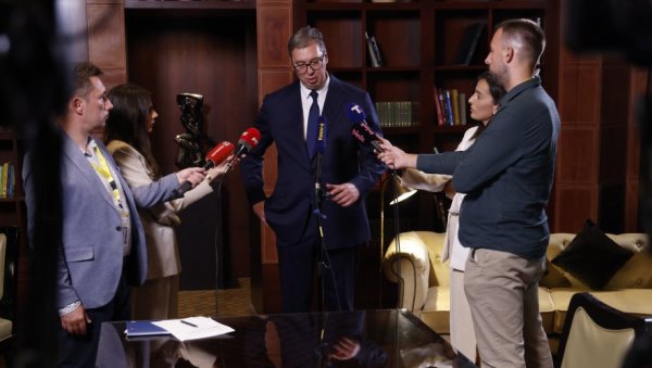 ВУЧИЋ СЕ ОБРАТИО ИЗ КАИРА: До краја године заједничка војна вежба са Египтом, председник најавио афричку и азијску турнеју ВУЧИЋ СЕ ОБРАТИО ИЗ КАИРА: До краја године заједничка војна вежба са Египтом, председник најавио афричку и азијску турнеју