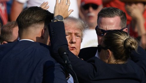 ТАЈНА СЛУЖБА ОТКРИЛА ДЕТАЉЕ АТЕНТАТА НА ТРАМПА: Нападач убио особу у публици, две тешко повређене ТАЈНА СЛУЖБА ОТКРИЛА ДЕТАЉЕ АТЕНТАТА НА ТРАМПА: Нападач убио особу у публици, две тешко повређене