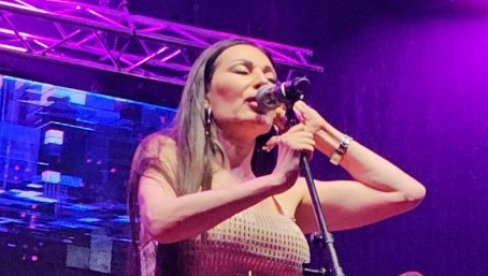 EMOTIVNO I VESELO: Ceca Ražnatović koncertom u Kuršumliji napravila spektakl kakav Toplica ne pamti (FOTO/VIDEO) EMOTIVNO I VESELO: Ceca Ražnatović koncertom u Kuršumliji napravila spektakl kakav Toplica ne pamti (FOTO/VIDEO)